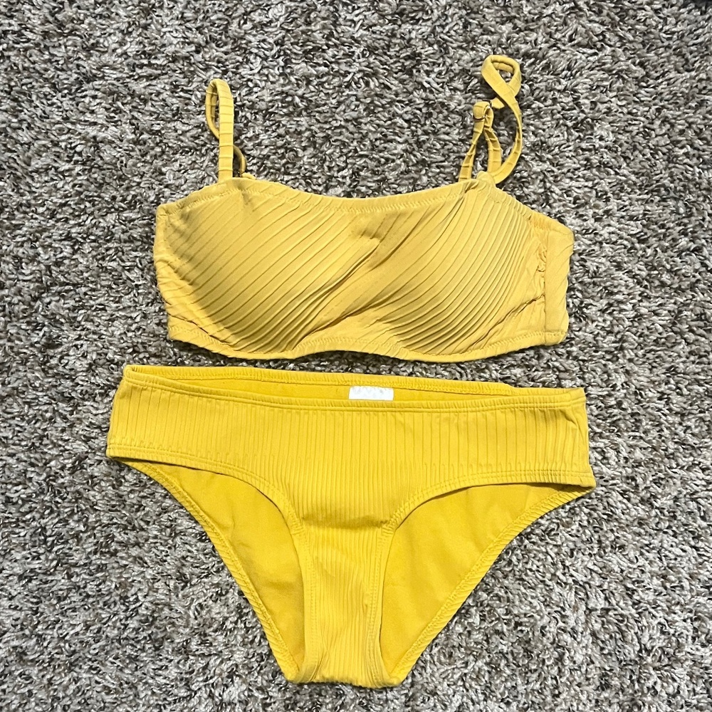 Shade & Shore Top 32B and Xhilaration Bottom XS Swimsuit